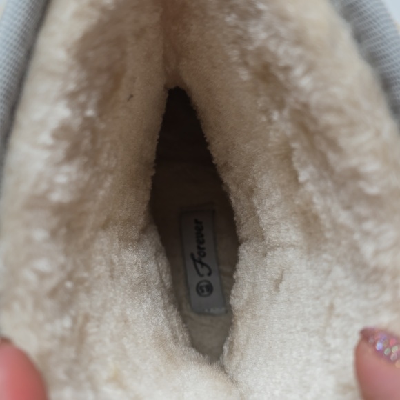 Silver iredesent sequins mermaid Ugg style boots size 6.5 - Picture 4 of 6